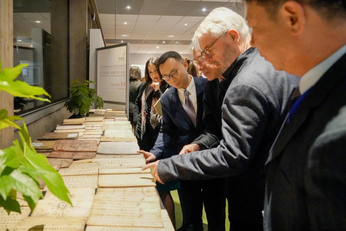 動(dòng)態(tài) | 聯(lián)合國(guó)教科文組織（法國(guó)巴黎）展出貴州省水書文獻(xiàn)仿真復(fù)制件